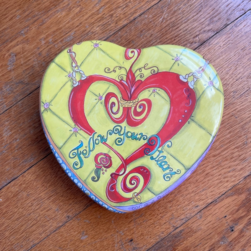 EUC. Perfect for safely storing jewelry or other collectibles.
